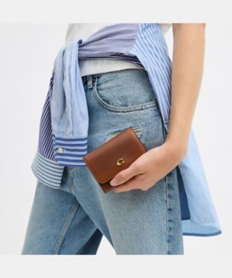 エッセンシャル フラップ カード ケース・ラブド レザー | COACH